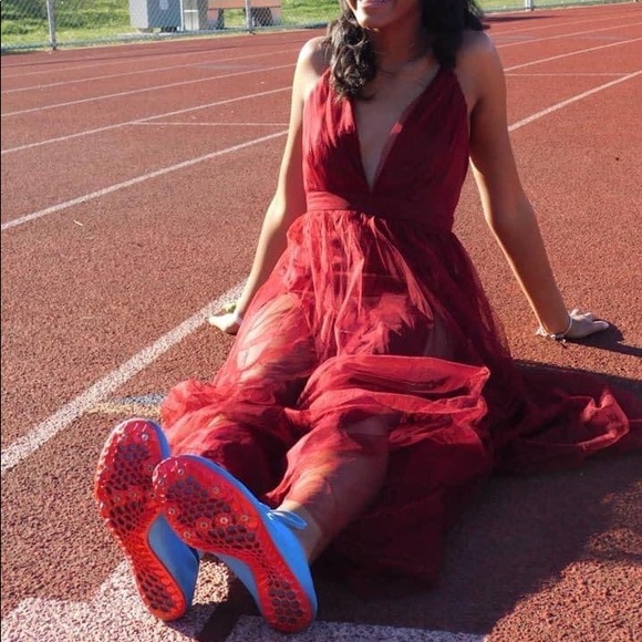 Gorgeous burgundy dress - Picture 1 of 5